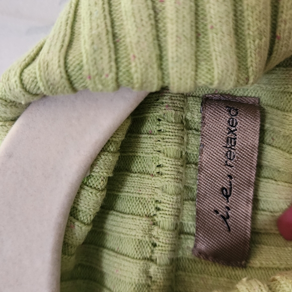 Woman's Turtleneck Size Large - Picture 4 of 4